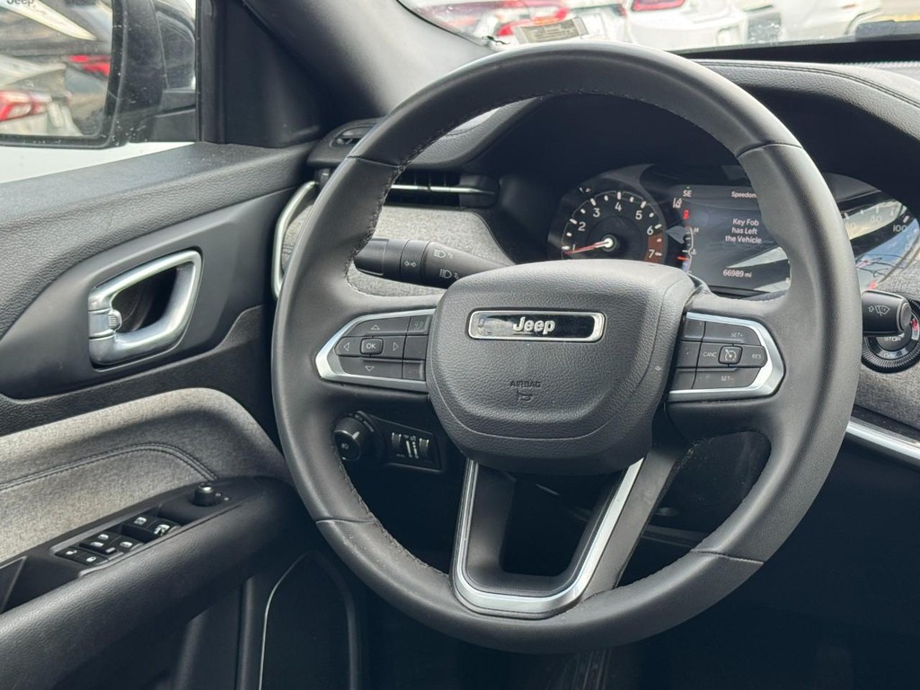 Jeep Compass Vehicle Full-screen Gallery Image 14