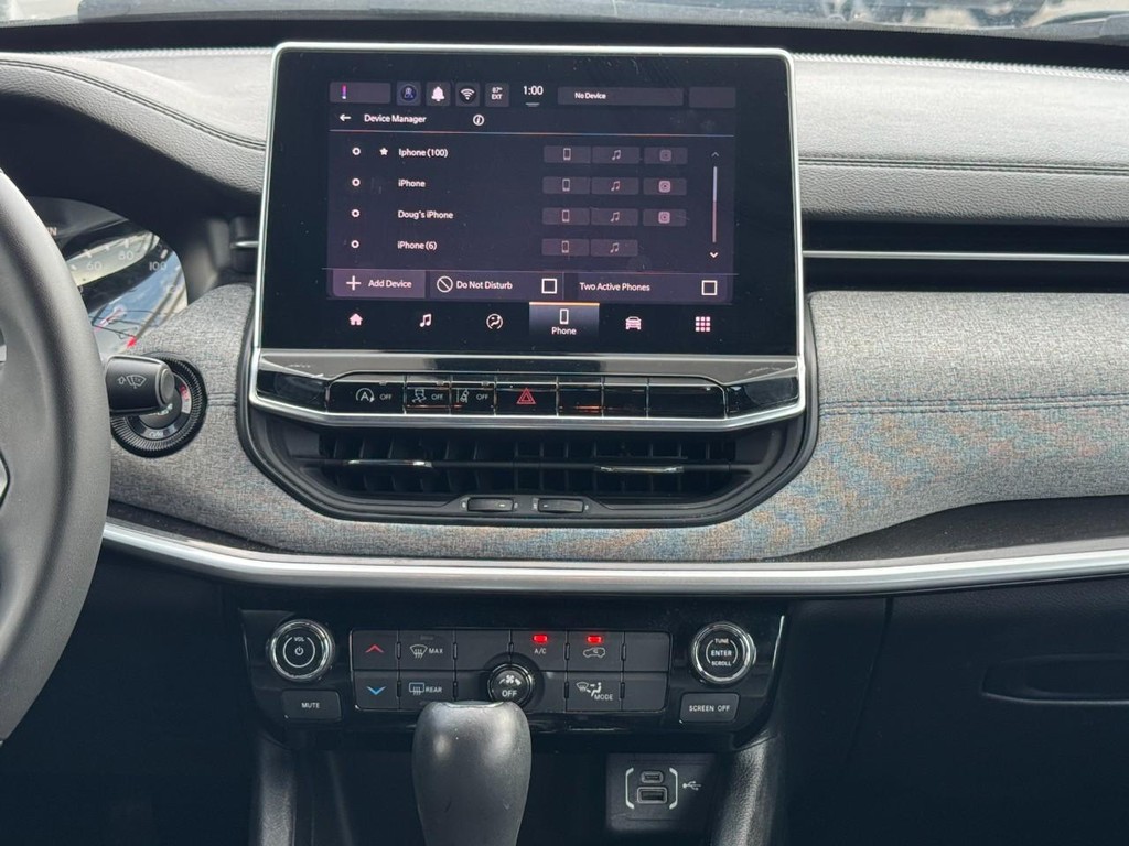 Jeep Compass Vehicle Full-screen Gallery Image 15