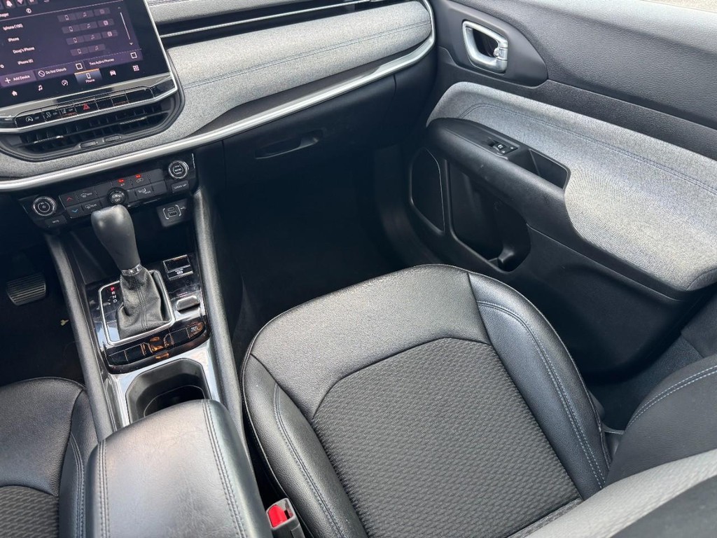 Jeep Compass Vehicle Full-screen Gallery Image 17