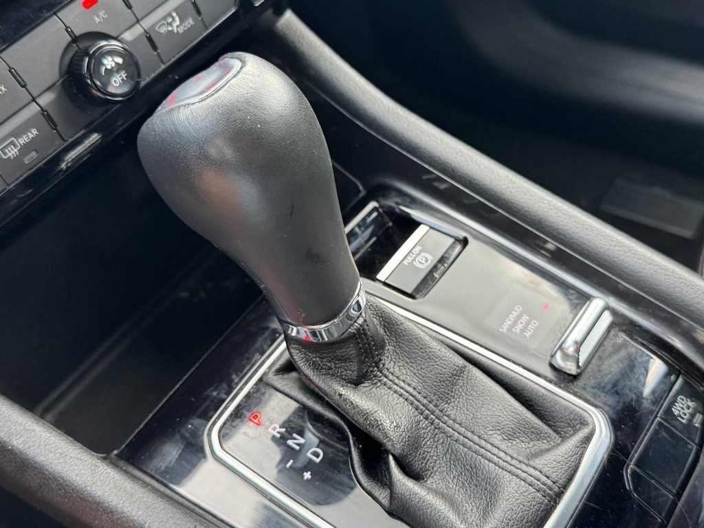 Jeep Compass Vehicle Full-screen Gallery Image 21
