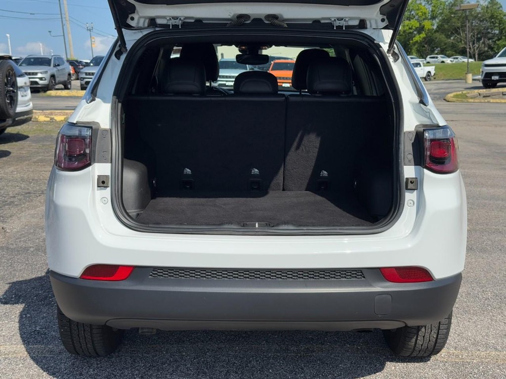 Jeep Compass Vehicle Full-screen Gallery Image 06
