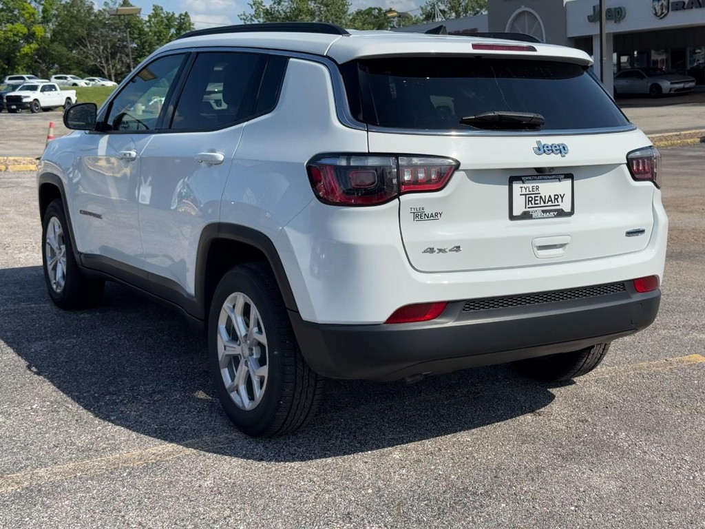 Jeep Compass Vehicle Full-screen Gallery Image 07