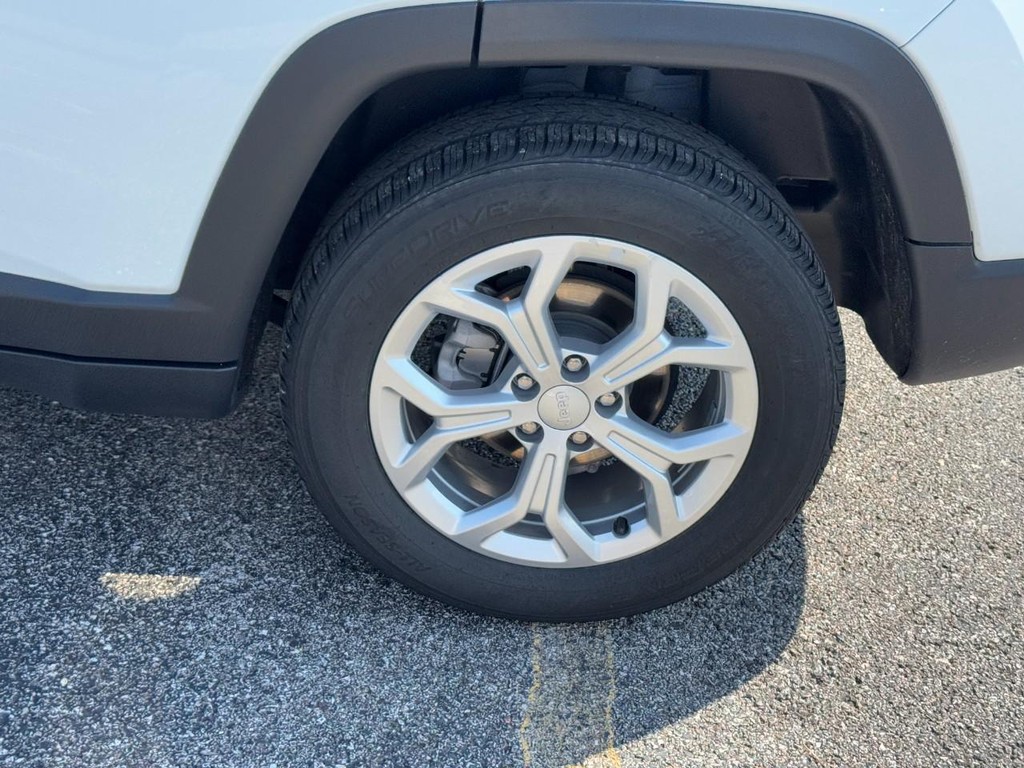 Jeep Compass Vehicle Full-screen Gallery Image 09