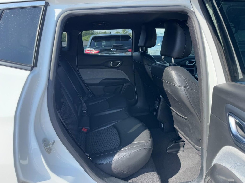 Jeep Compass Vehicle Full-screen Gallery Image 12