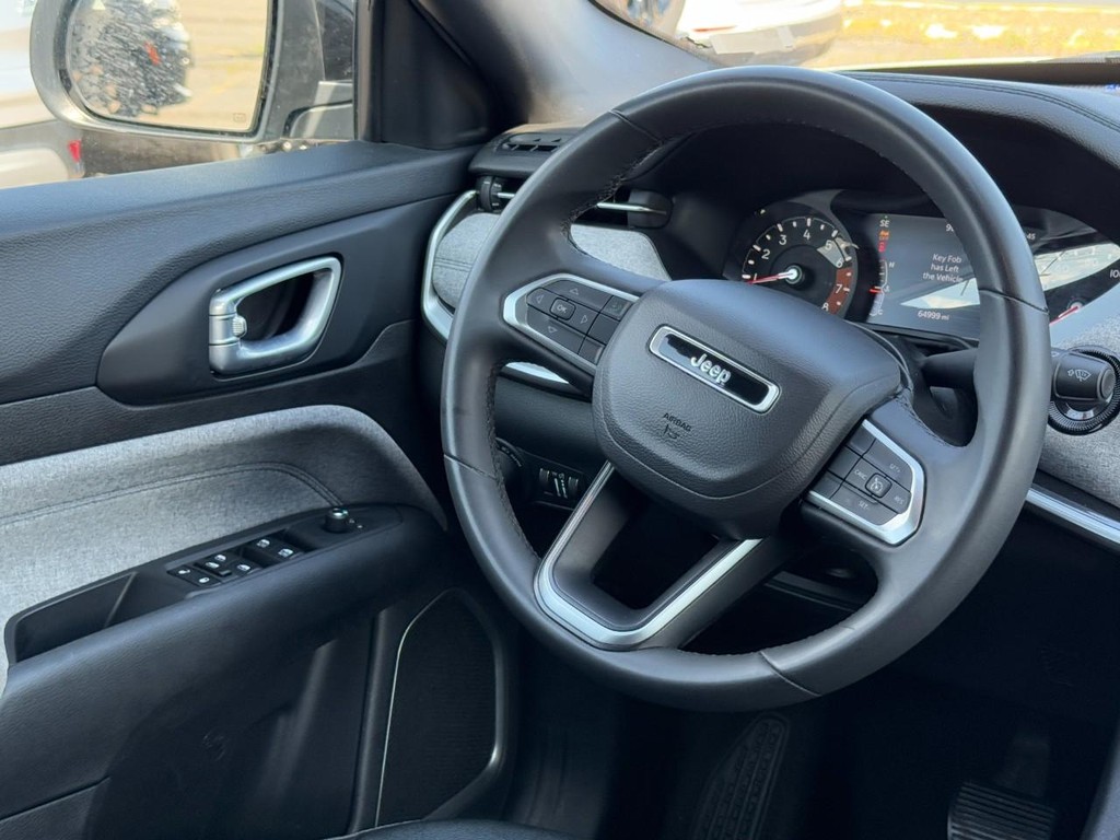 Jeep Compass Vehicle Full-screen Gallery Image 14