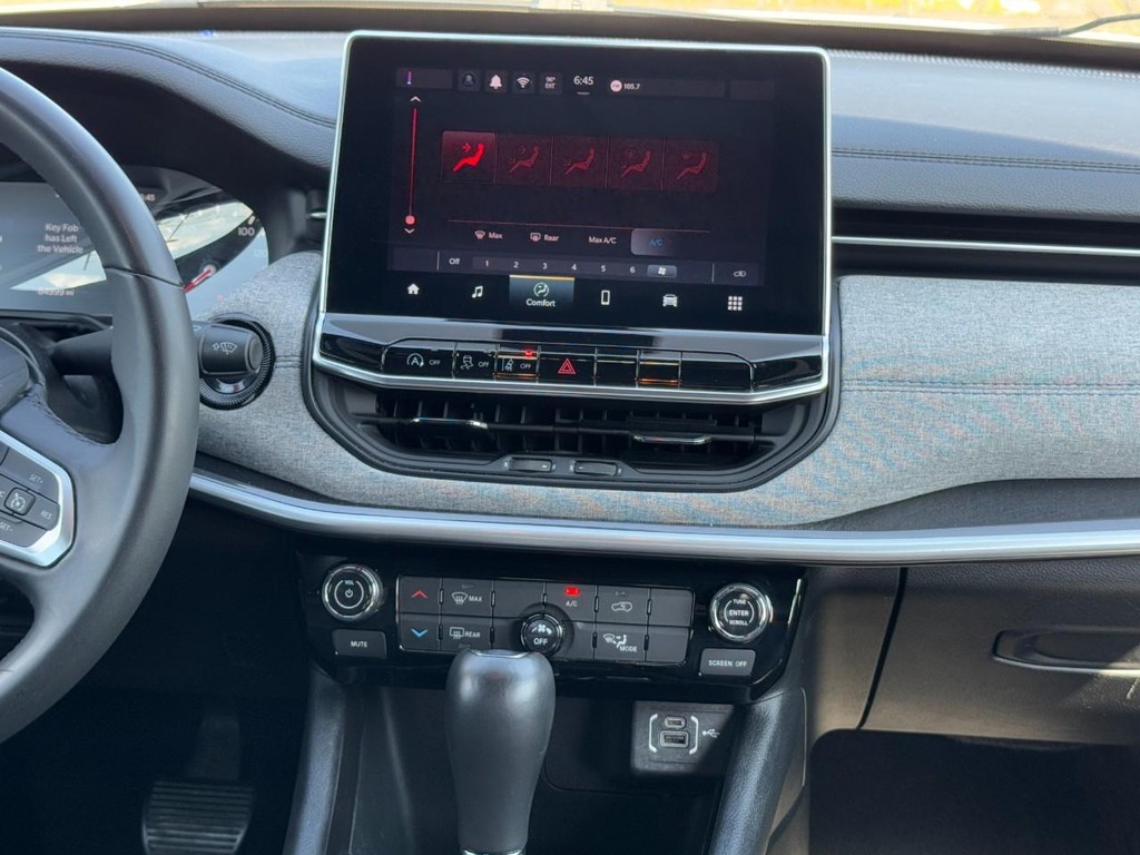 Jeep Compass Vehicle Full-screen Gallery Image 15