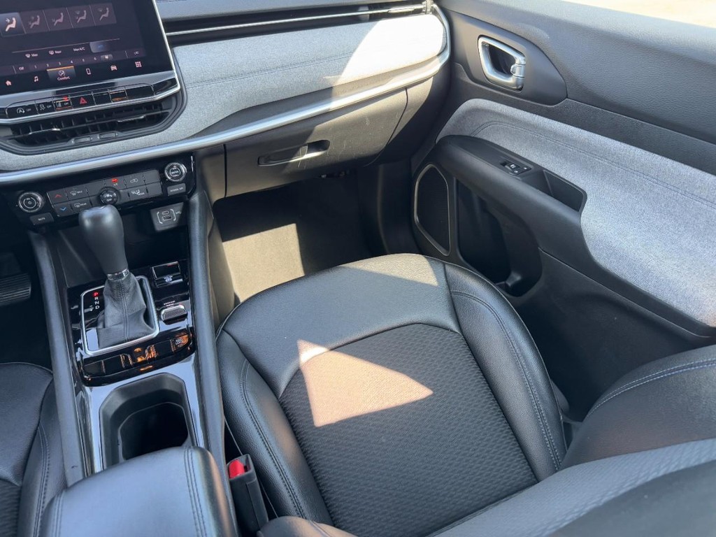 Jeep Compass Vehicle Full-screen Gallery Image 17