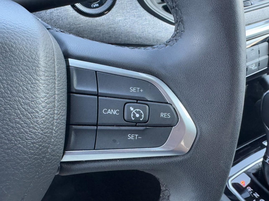 Jeep Compass Vehicle Full-screen Gallery Image 19
