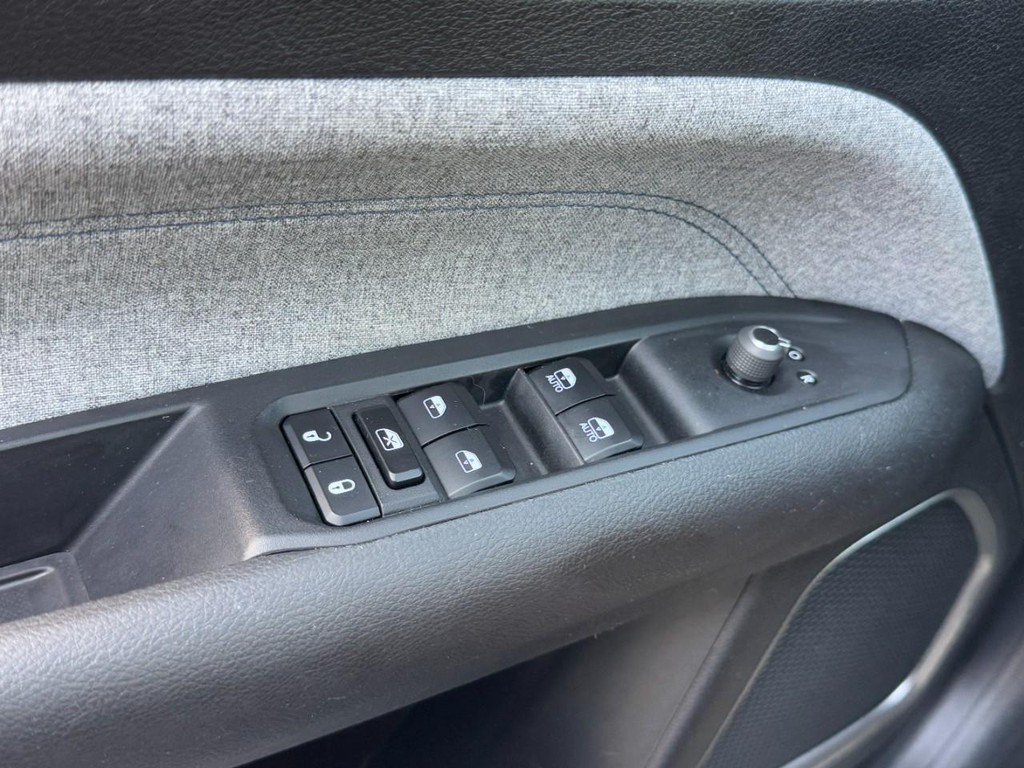 Jeep Compass Vehicle Full-screen Gallery Image 23