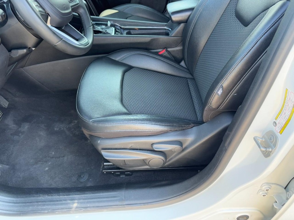 Jeep Compass Vehicle Full-screen Gallery Image 24