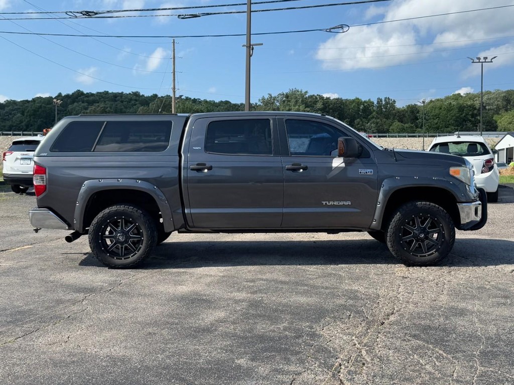 Toyota Tundra 4WD Truck Vehicle Full-screen Gallery Image 02