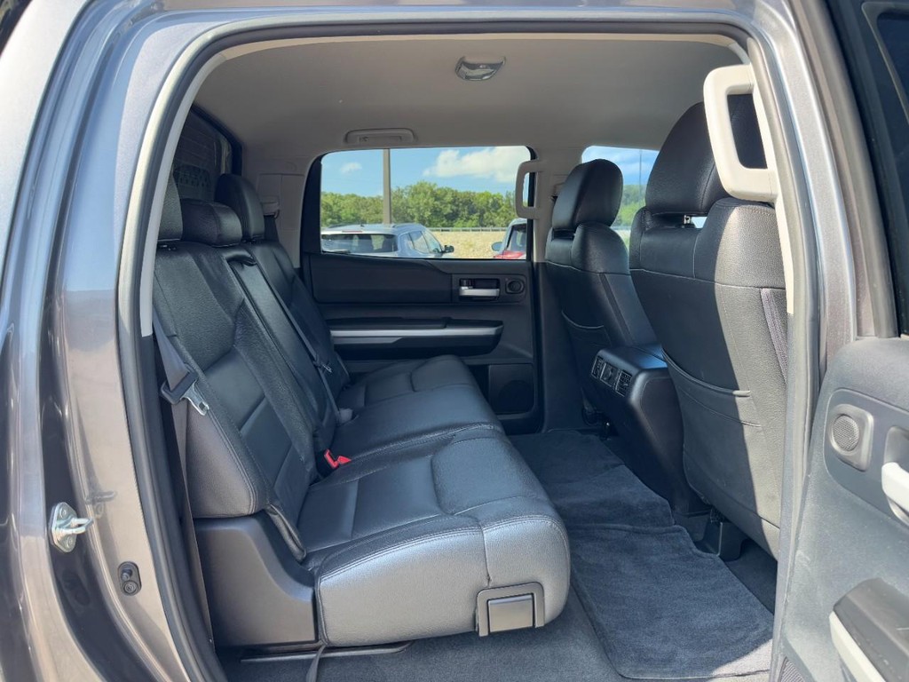 Toyota Tundra 4WD Truck Vehicle Full-screen Gallery Image 12
