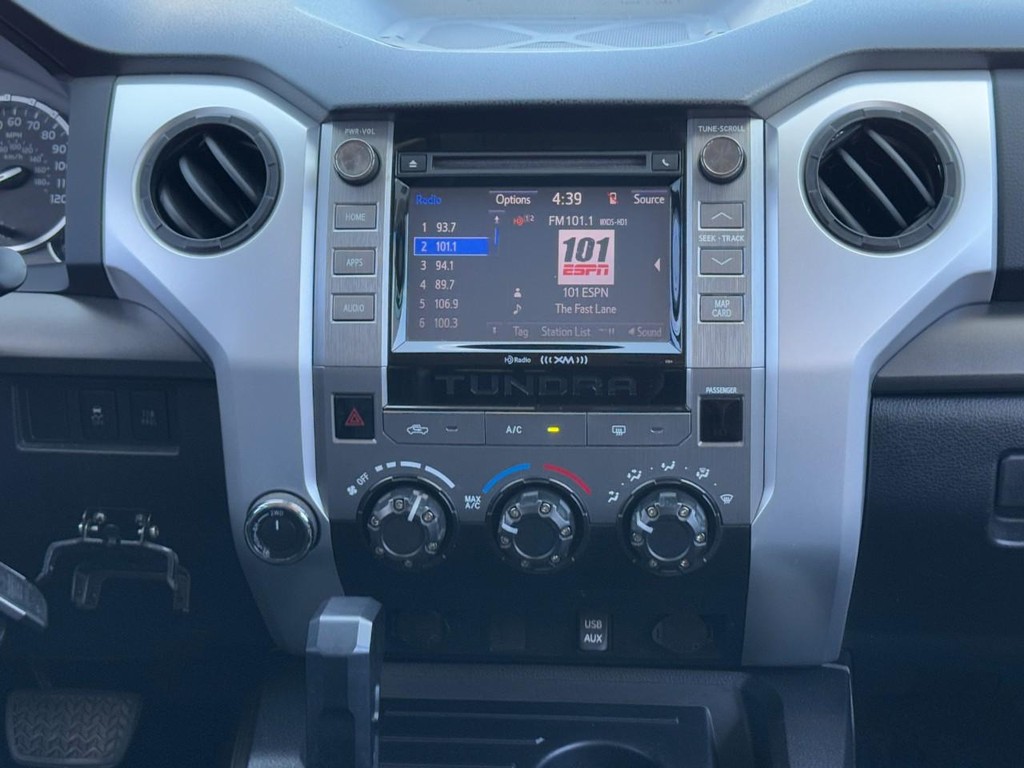 Toyota Tundra 4WD Truck Vehicle Full-screen Gallery Image 15