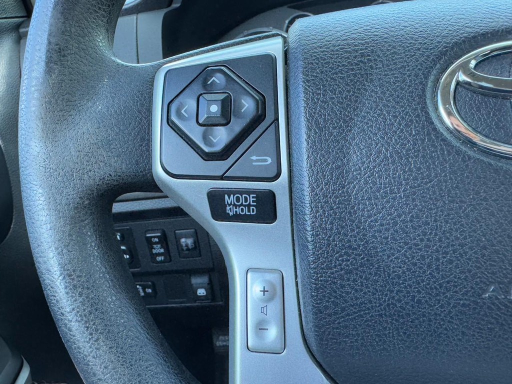 Toyota Tundra 4WD Truck Vehicle Full-screen Gallery Image 18