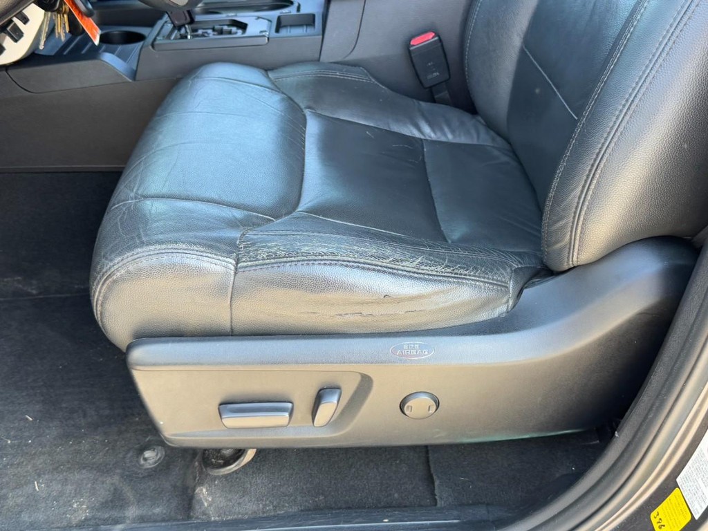 Toyota Tundra 4WD Truck Vehicle Full-screen Gallery Image 23