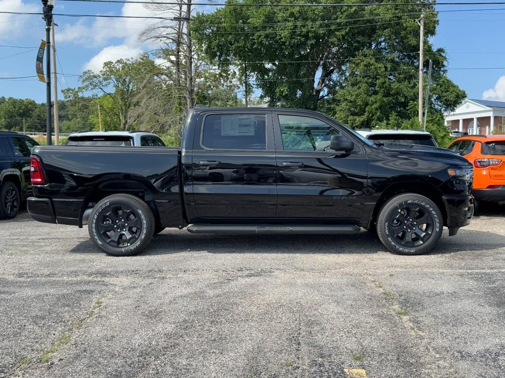 Ram 1500 Vehicle Full-screen Gallery Image 02