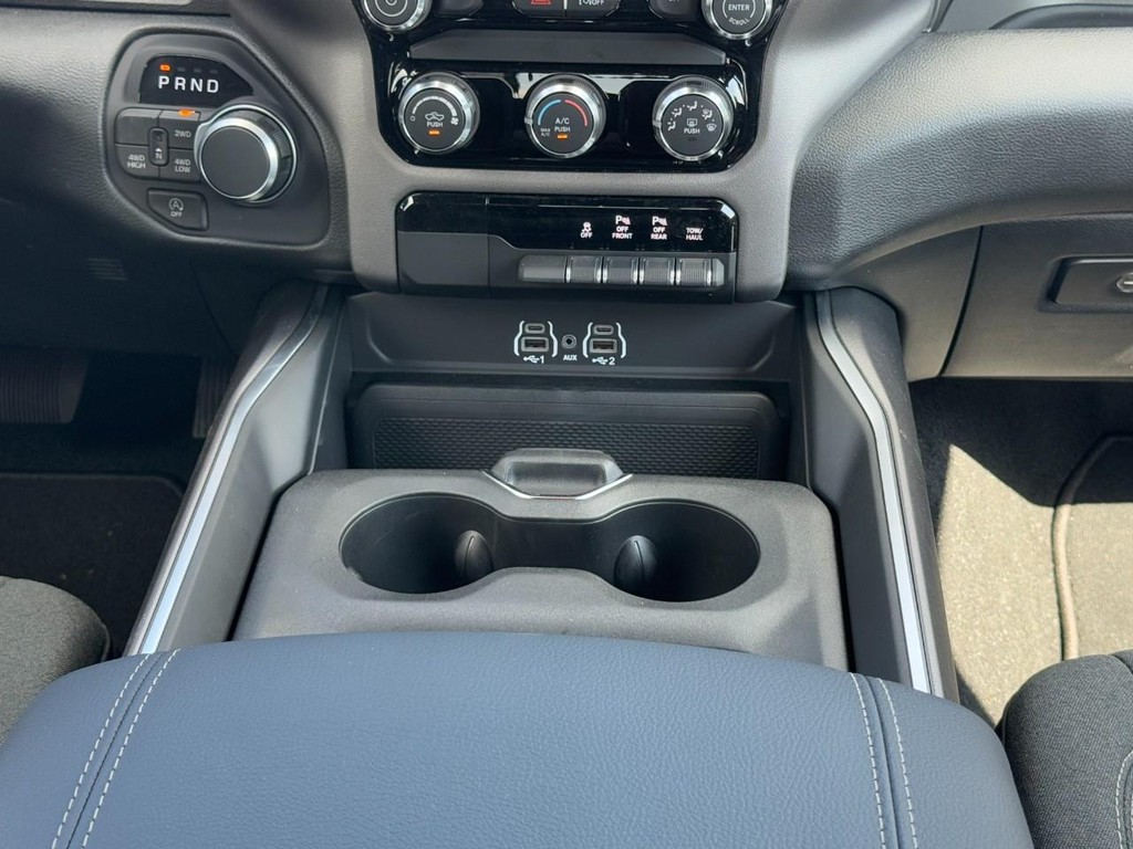 Ram 1500 Vehicle Full-screen Gallery Image 11