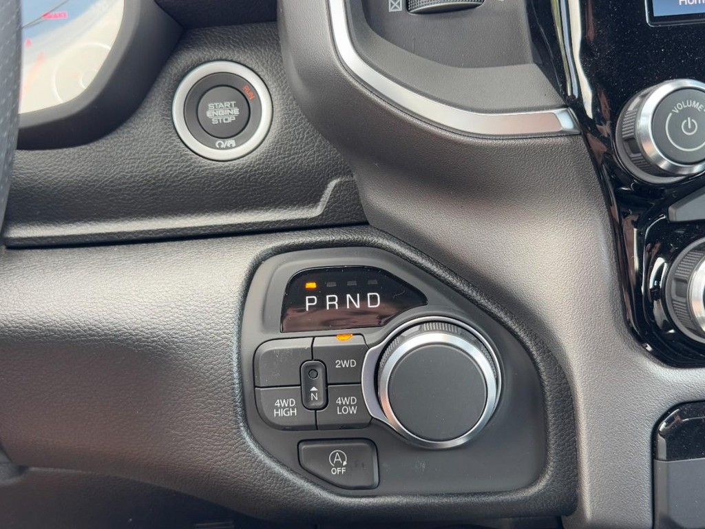 Ram 1500 Vehicle Full-screen Gallery Image 14