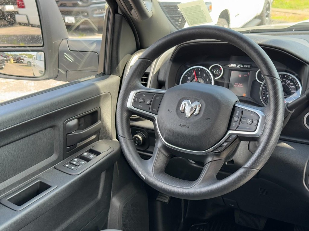 Ram 2500 Vehicle Full-screen Gallery Image 09