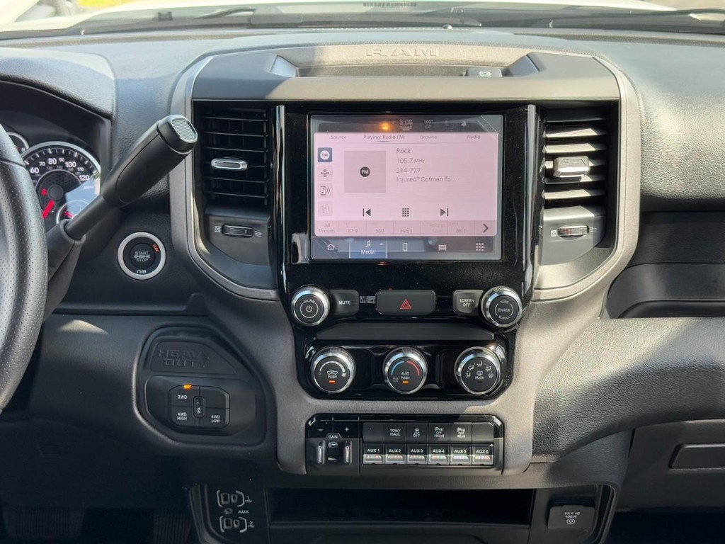 Ram 2500 Vehicle Full-screen Gallery Image 10