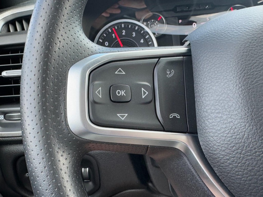 Ram 2500 Vehicle Full-screen Gallery Image 12