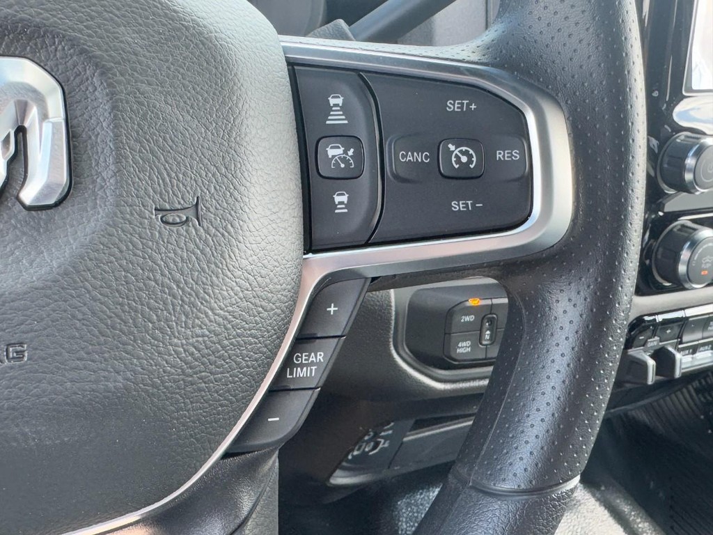 Ram 2500 Vehicle Full-screen Gallery Image 13