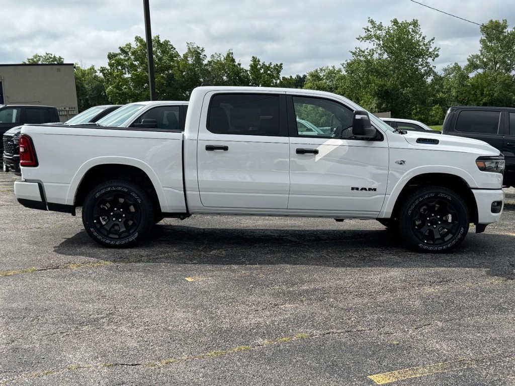 Ram 1500 Vehicle Full-screen Gallery Image 02