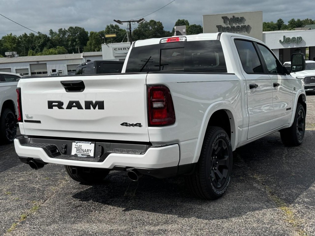 Ram 1500 Vehicle Full-screen Gallery Image 04