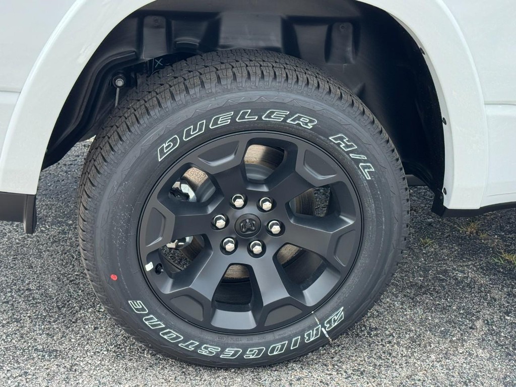 Ram 1500 Vehicle Full-screen Gallery Image 05