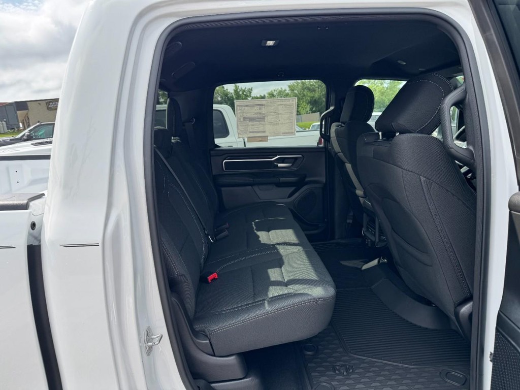 Ram 1500 Vehicle Full-screen Gallery Image 06
