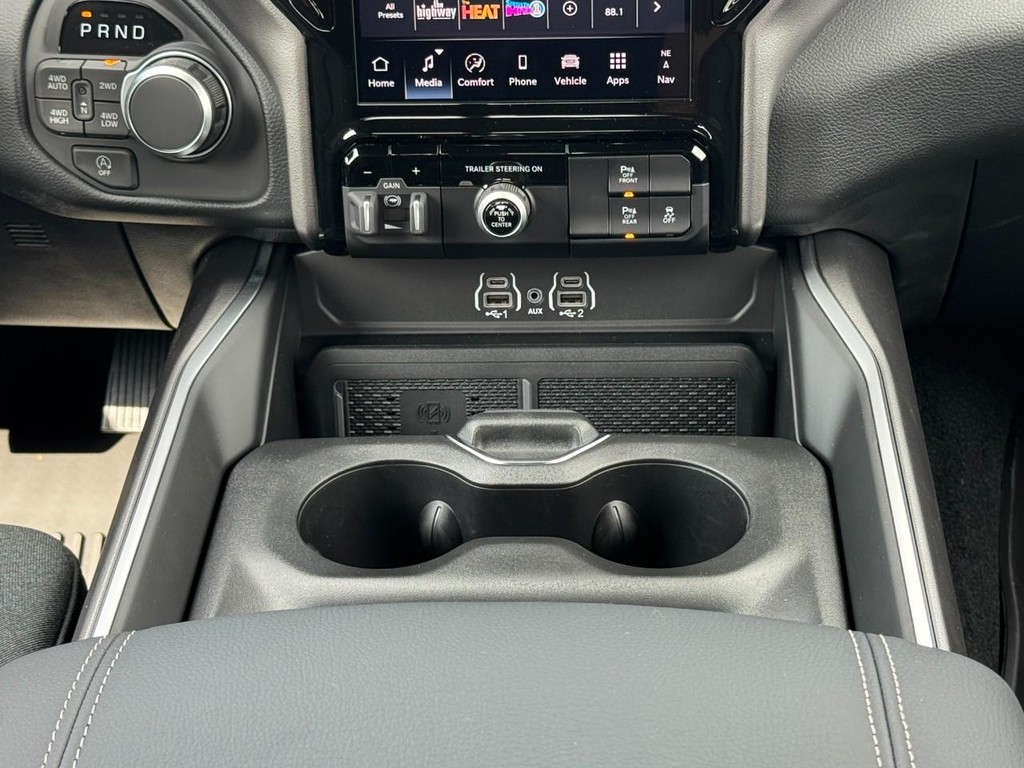 Ram 1500 Vehicle Full-screen Gallery Image 11