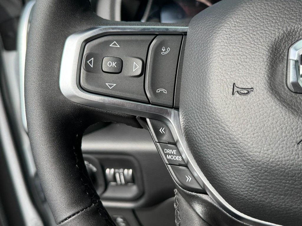 Ram 1500 Vehicle Full-screen Gallery Image 12
