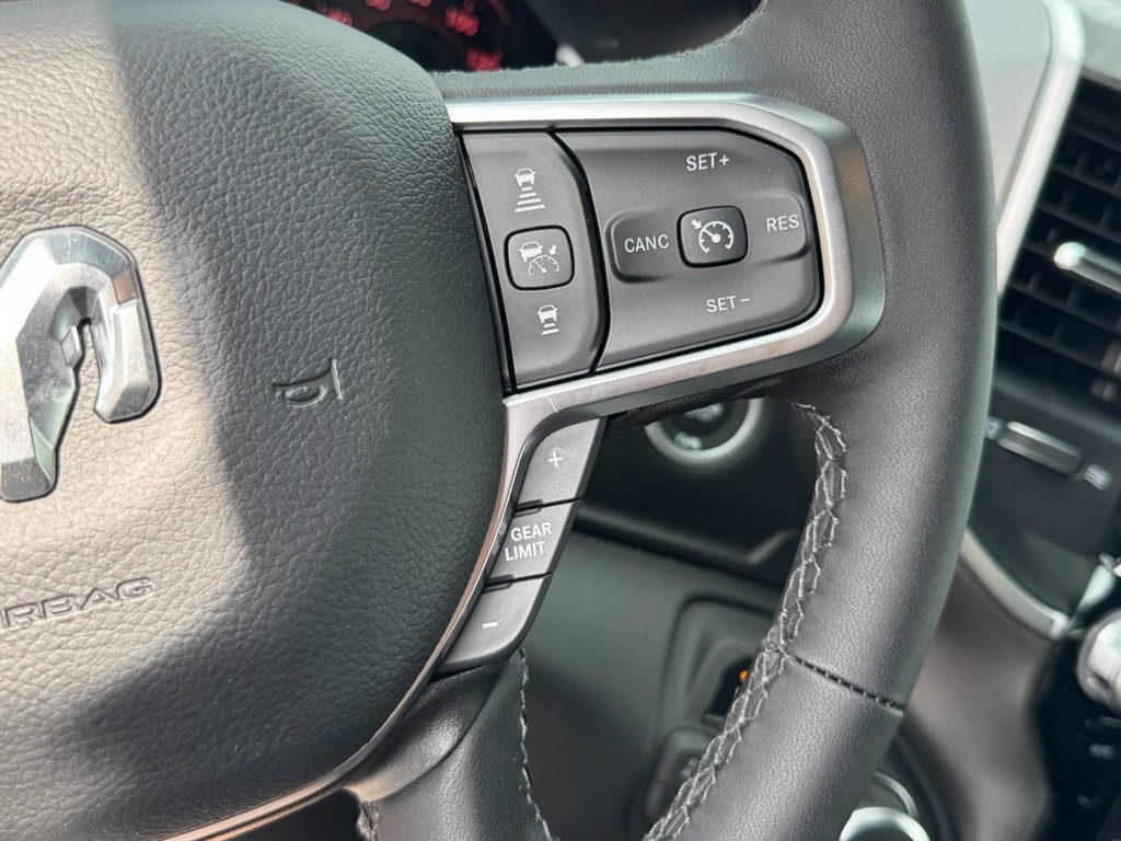Ram 1500 Vehicle Full-screen Gallery Image 13
