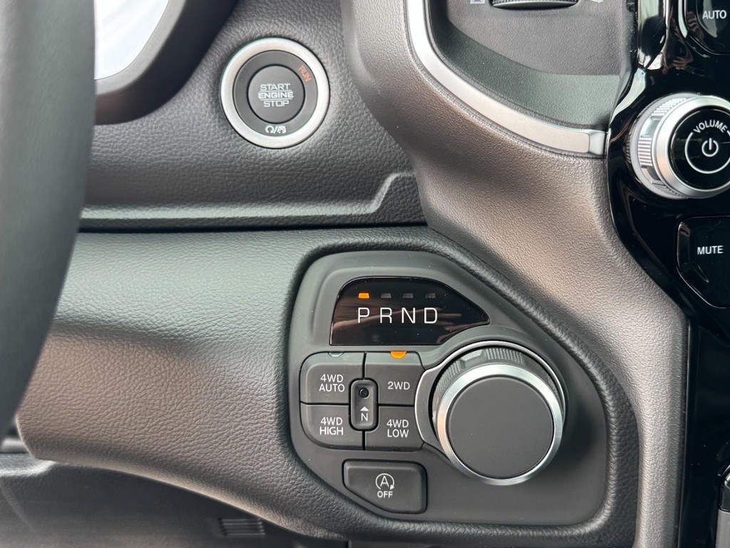 Ram 1500 Vehicle Full-screen Gallery Image 15