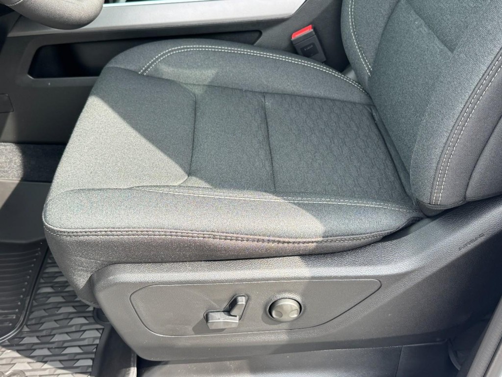 Ram 1500 Vehicle Full-screen Gallery Image 19