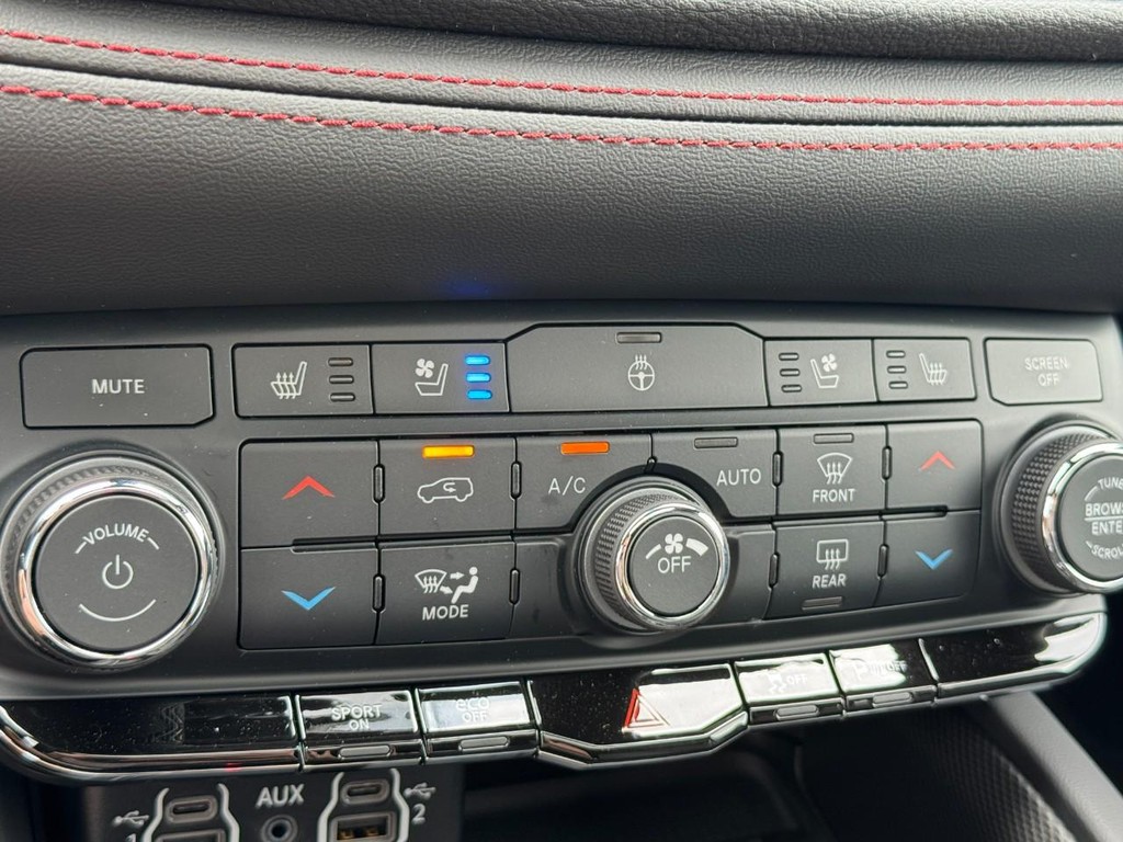 Dodge Durango Vehicle Full-screen Gallery Image 14