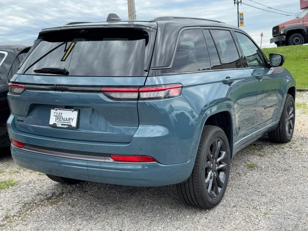 Jeep Grand Cherokee Vehicle Full-screen Gallery Image 04