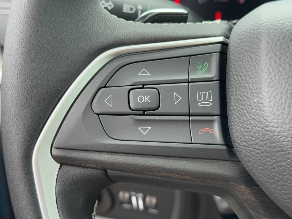 Jeep Grand Cherokee Vehicle Full-screen Gallery Image 13