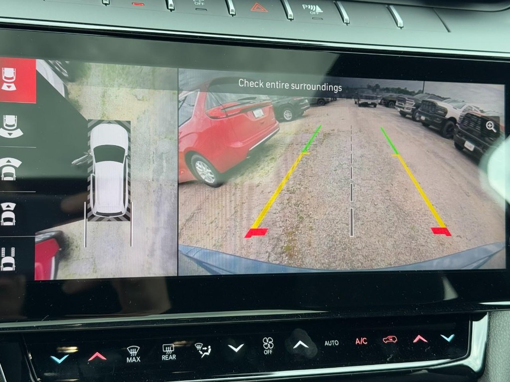 Jeep Grand Cherokee Vehicle Full-screen Gallery Image 18