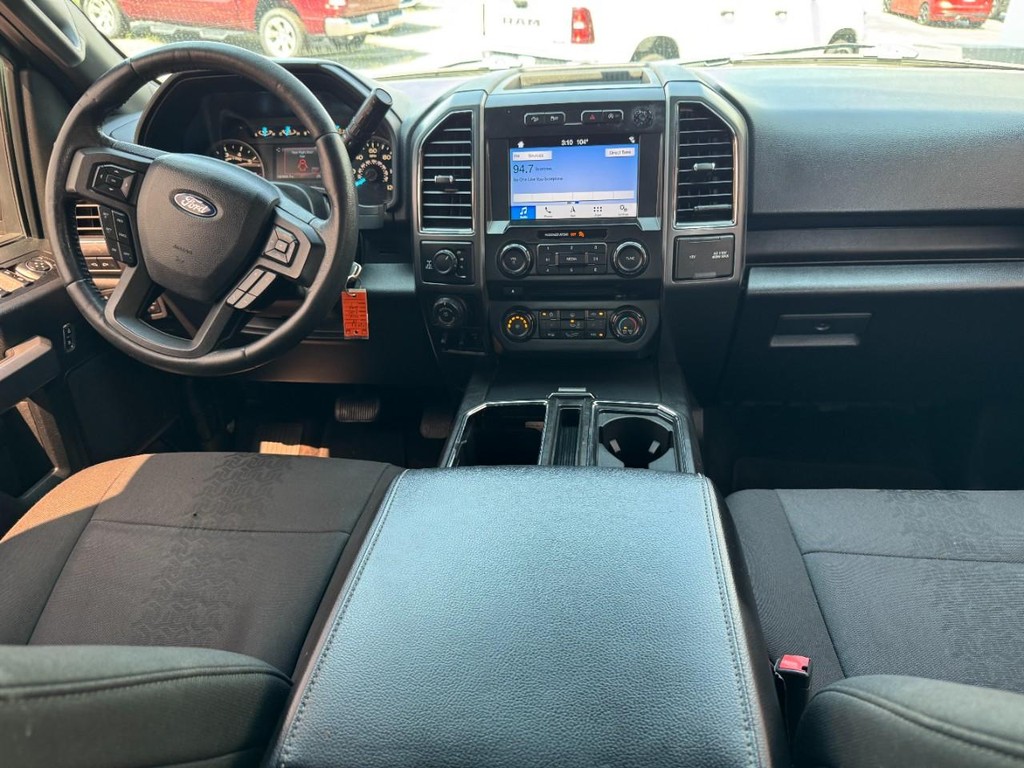 Ford F-150 Vehicle Full-screen Gallery Image 13