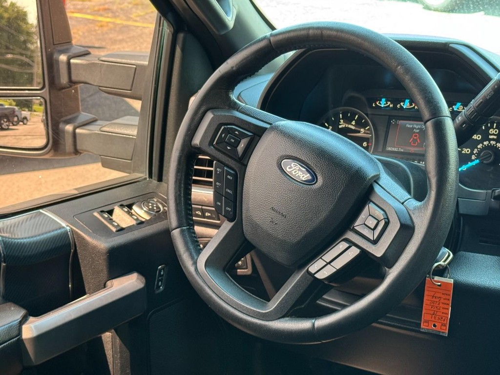 Ford F-150 Vehicle Full-screen Gallery Image 14