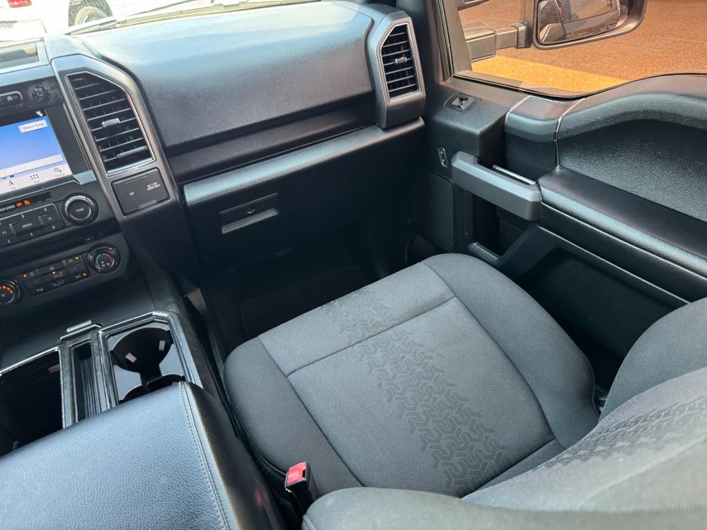 Ford F-150 Vehicle Full-screen Gallery Image 17