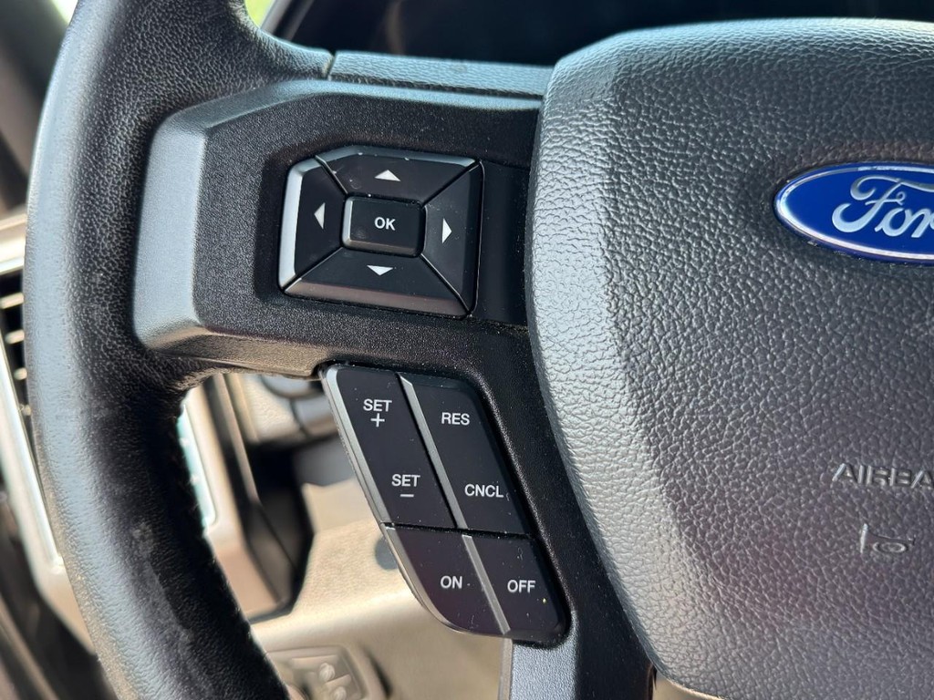 Ford F-150 Vehicle Full-screen Gallery Image 18