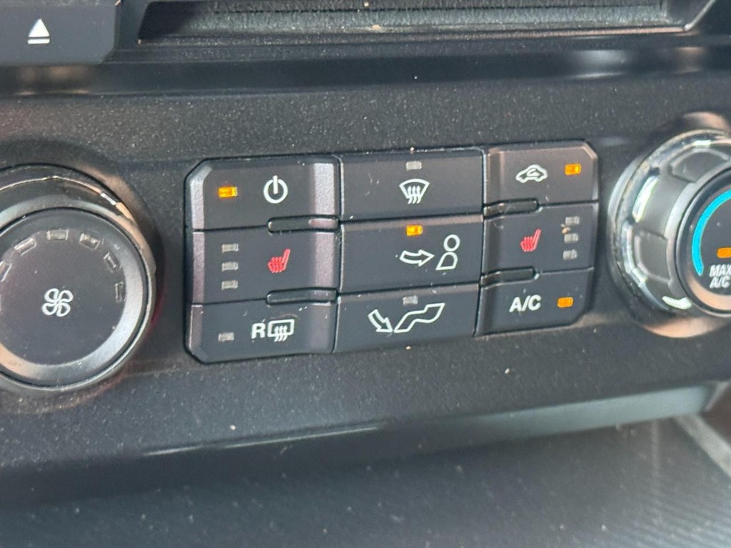 Ford F-150 Vehicle Full-screen Gallery Image 21