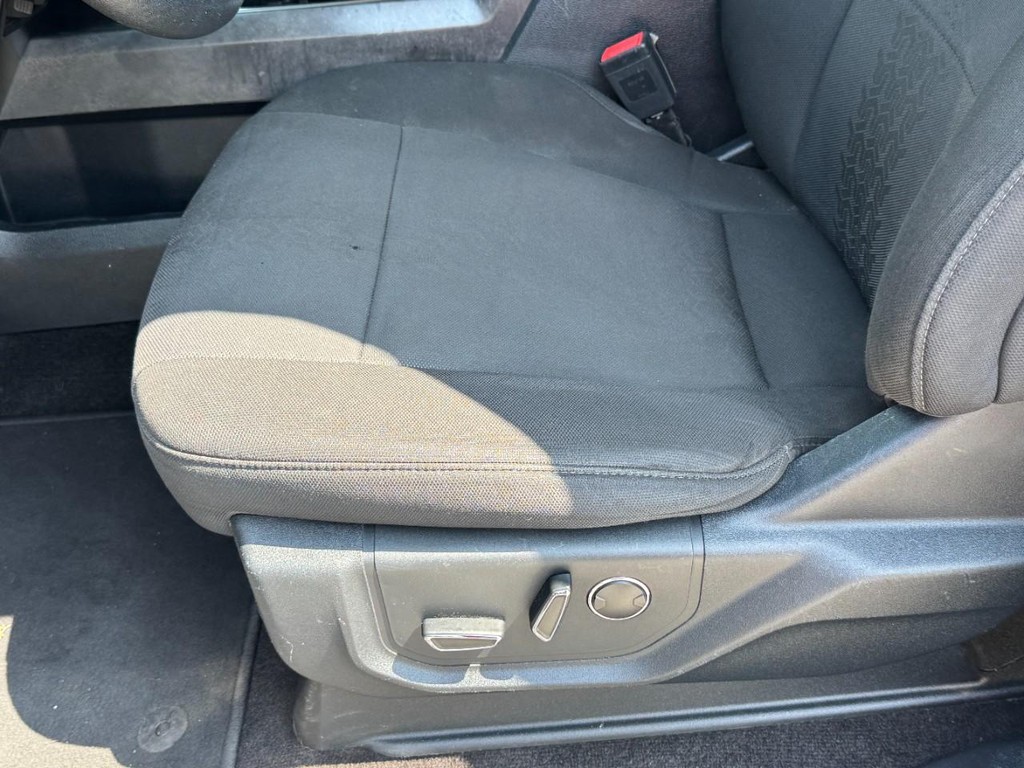 Ford F-150 Vehicle Full-screen Gallery Image 24