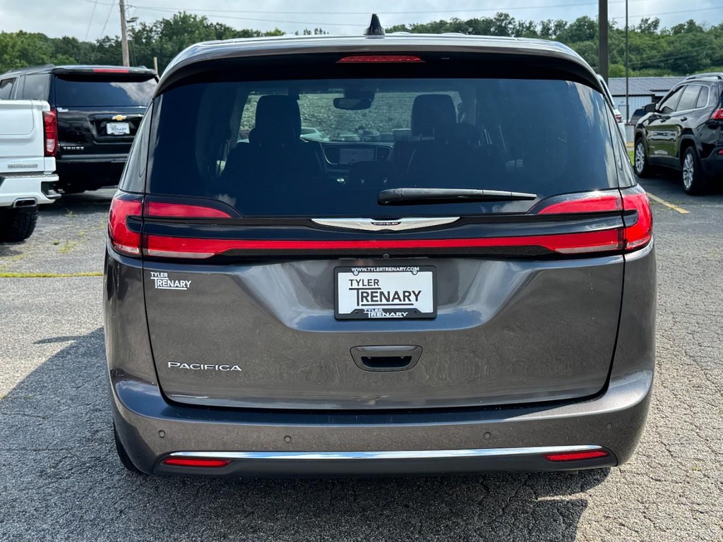 Chrysler Pacifica Vehicle Full-screen Gallery Image 04