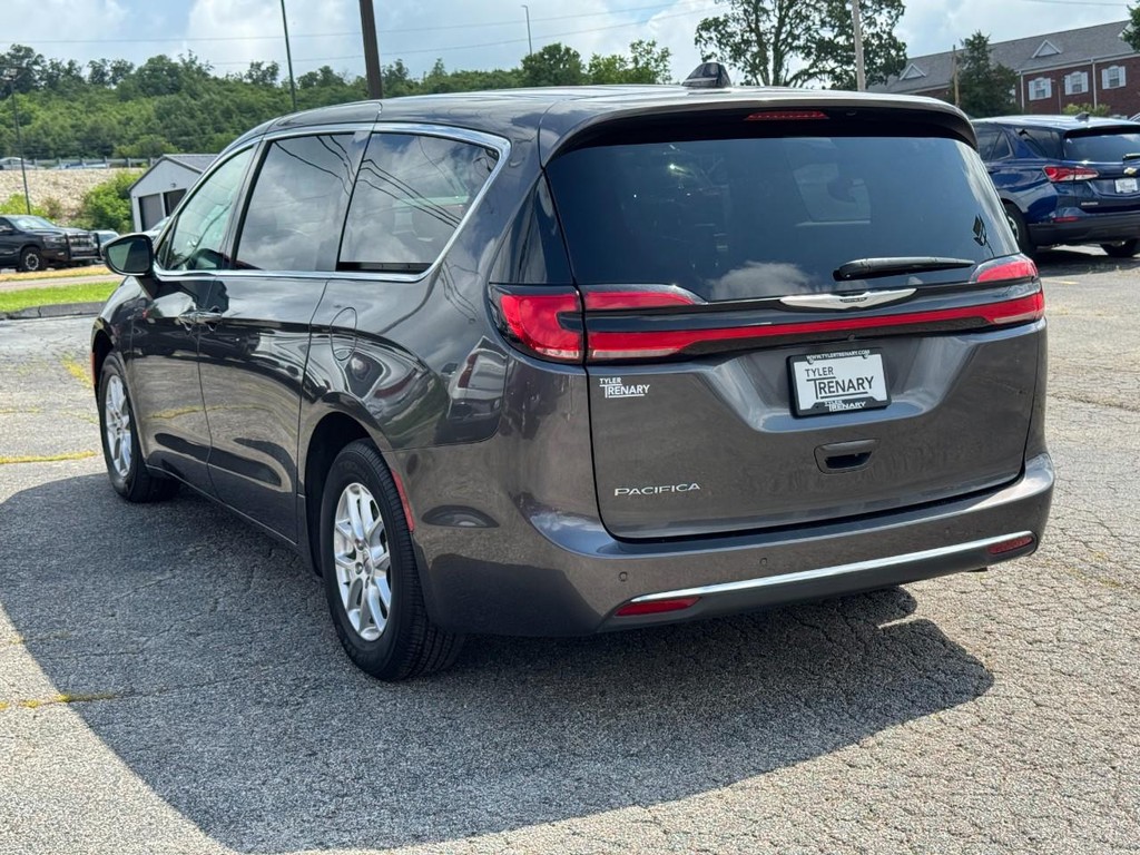 Chrysler Pacifica Vehicle Full-screen Gallery Image 06