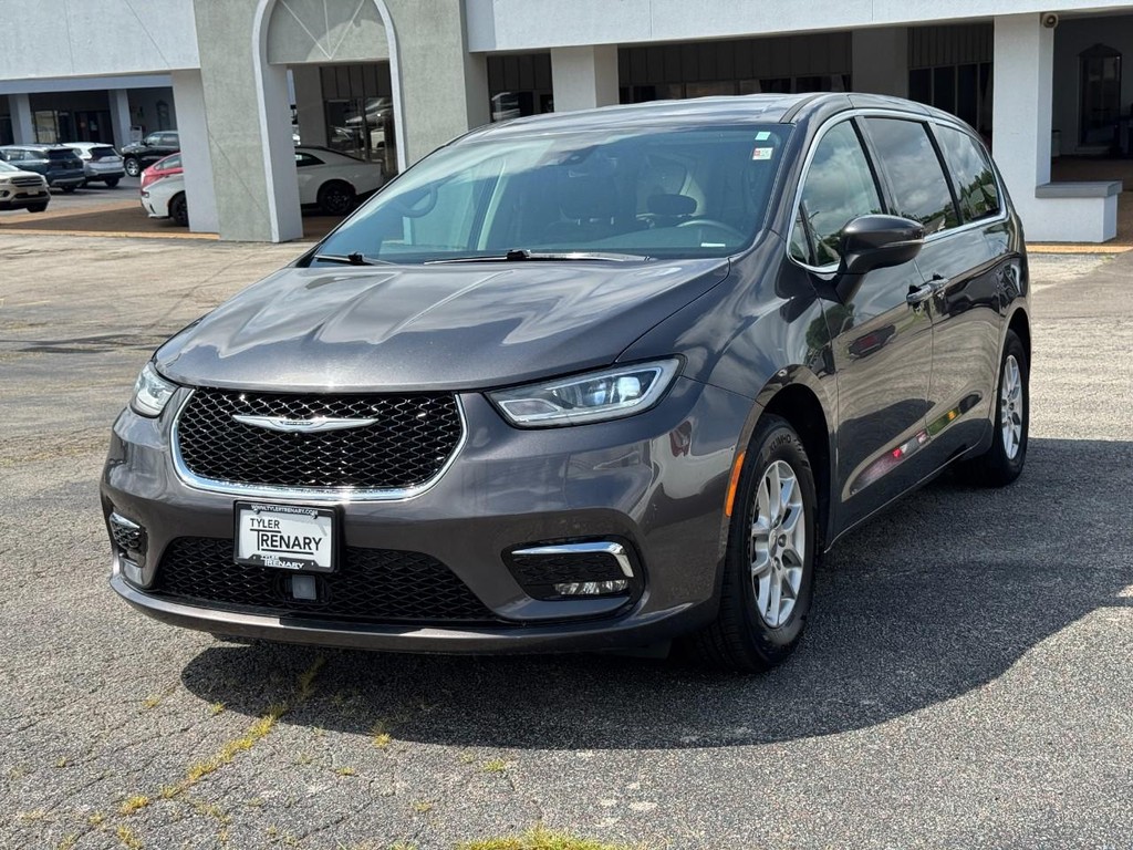 Chrysler Pacifica Vehicle Full-screen Gallery Image 08