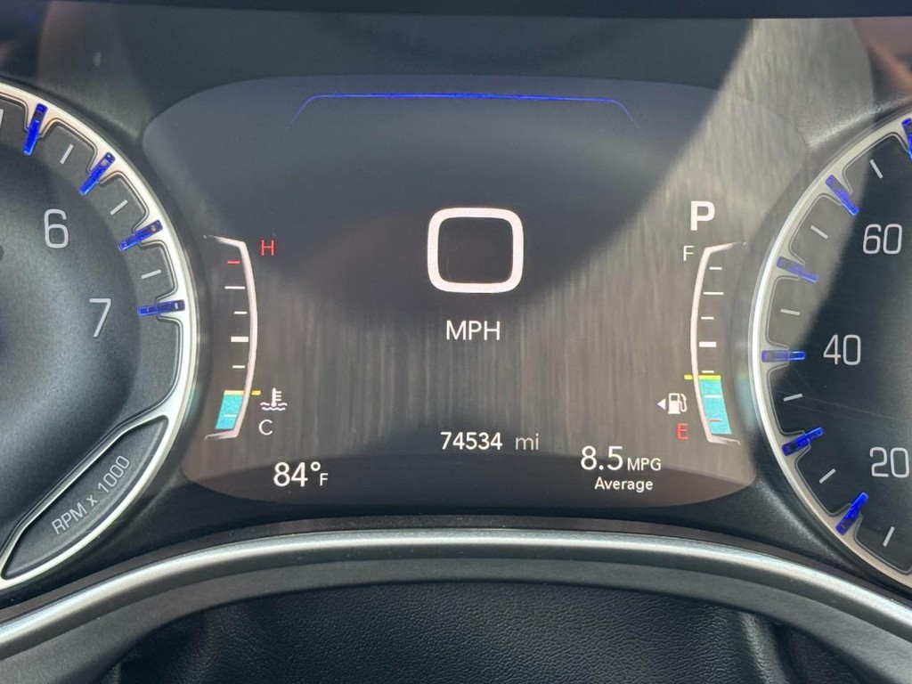 Chrysler Pacifica Vehicle Full-screen Gallery Image 20