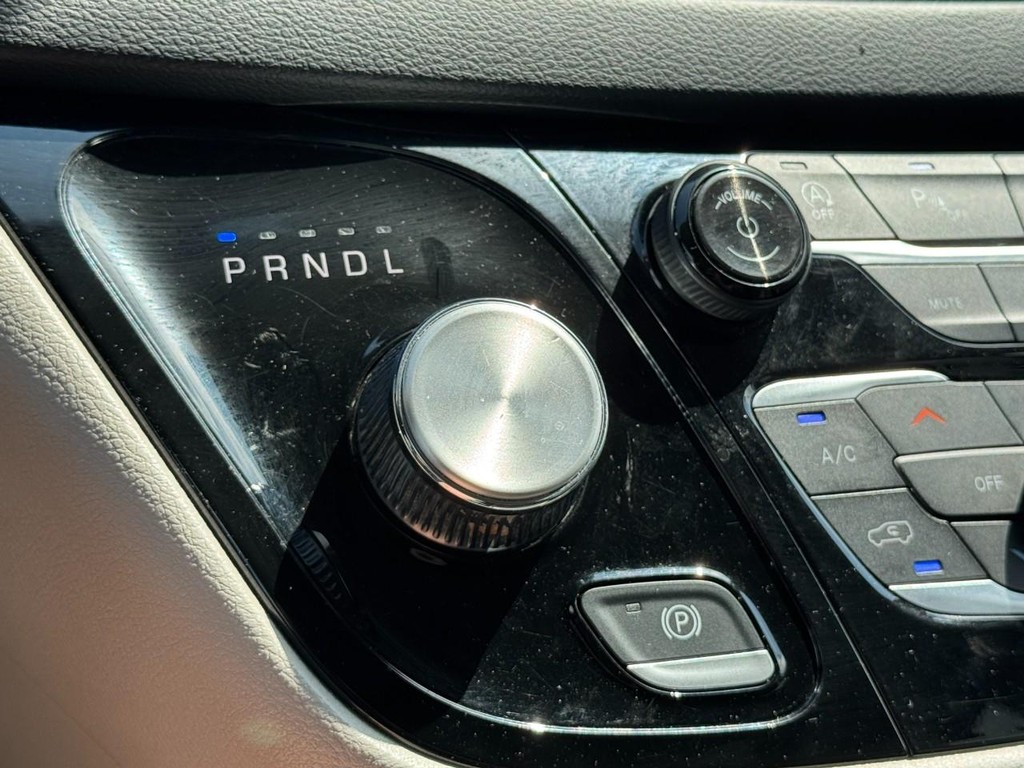 Chrysler Pacifica Vehicle Full-screen Gallery Image 21